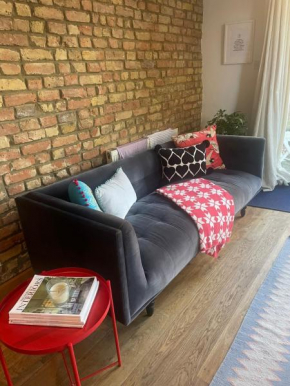 Charming cottage 10 mins from central london